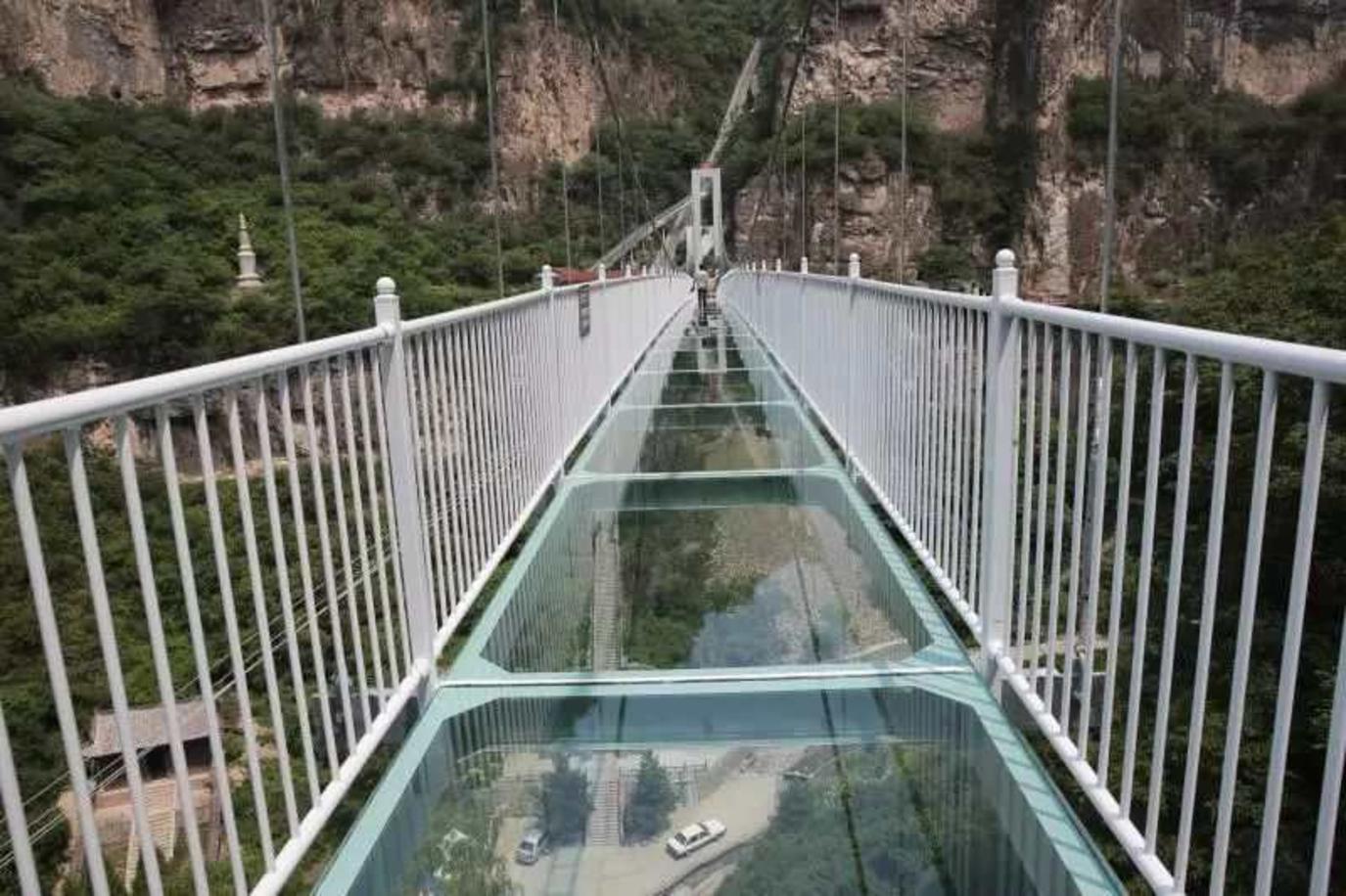 الجسر الزجاجي 